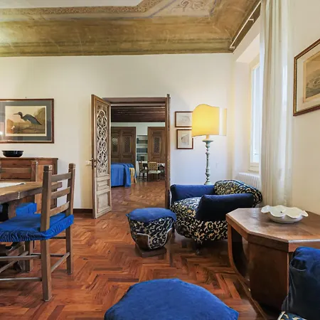 Canto Dei Ciompi 4bdr Apartment Florenz