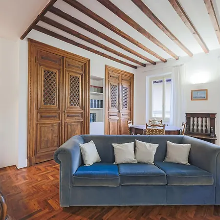 Canto Dei Ciompi 4bdr Apartment Florence