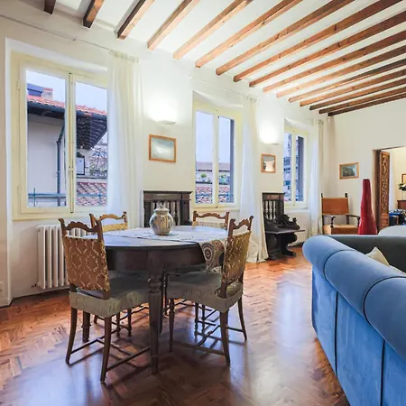 Canto Dei Ciompi 4bdr Apartment Florence